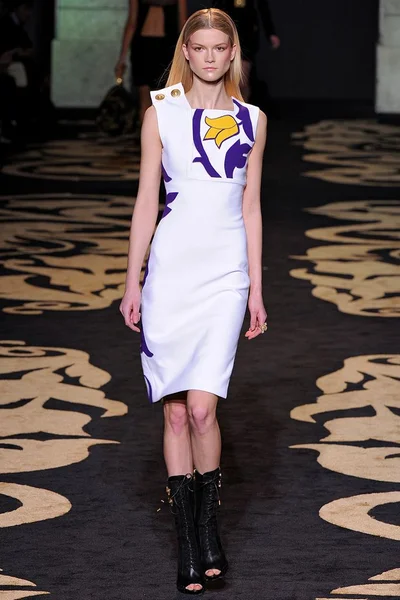 Look 11